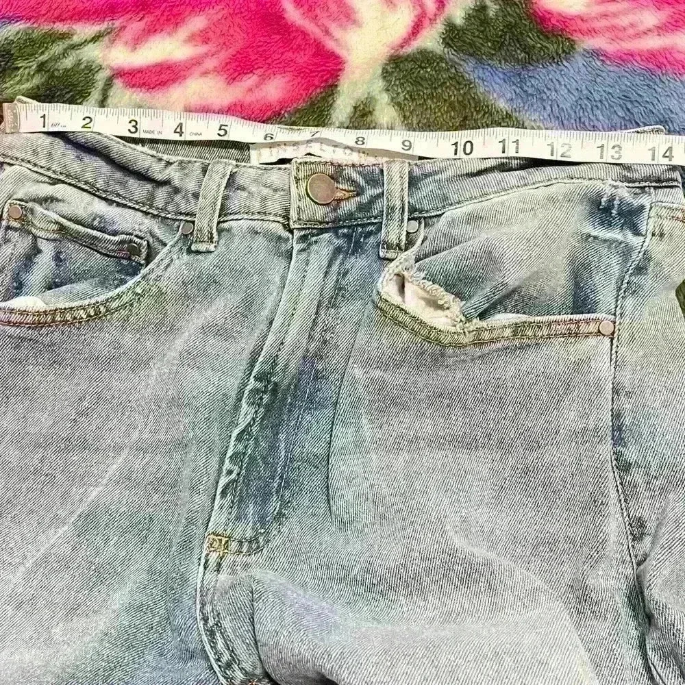 Unique, high waisted, wide legged jeans with butterfly details size juniors 11 - Picture 4 of 14